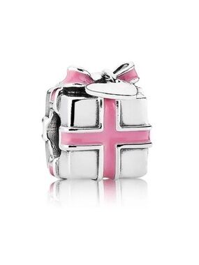Pandora “Wrapped with Love” Charm